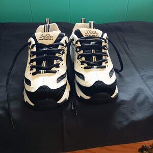 woman's Skechers D'lites black and white size 6